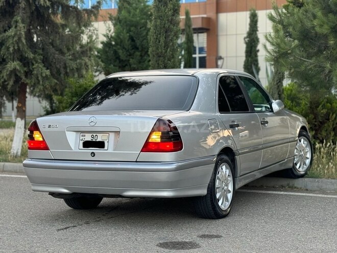 Mercedes C 200 2000, 286,000 km - 2.0 l - Saatlı