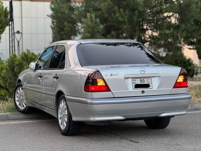 Mercedes C 200 2000, 286,000 km - 2.0 l - Saatlı