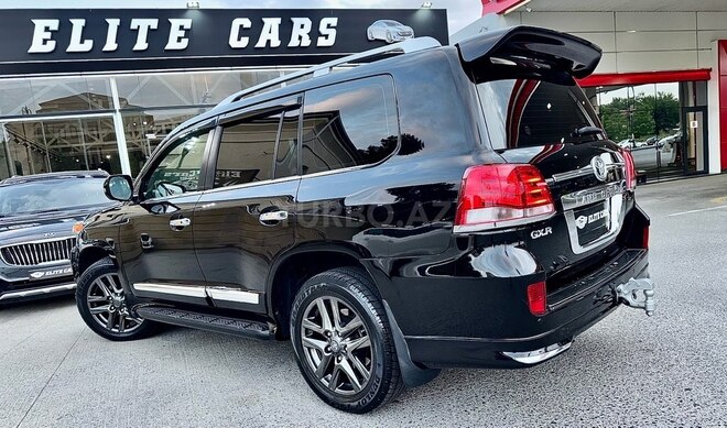 Toyota Land Cruiser-5