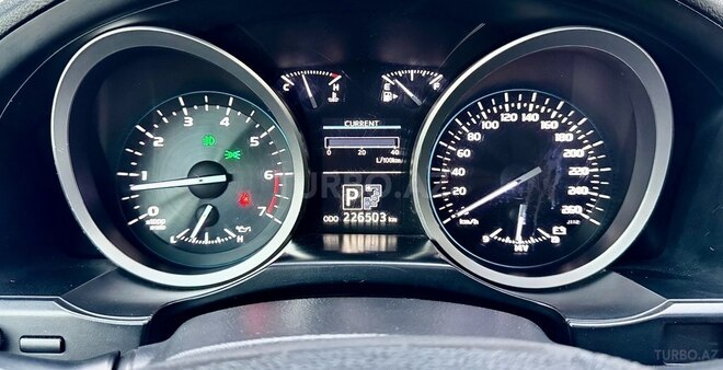 Toyota Land Cruiser-9