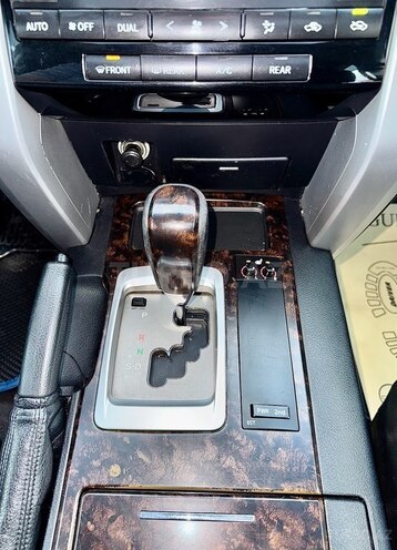 Toyota Land Cruiser-10