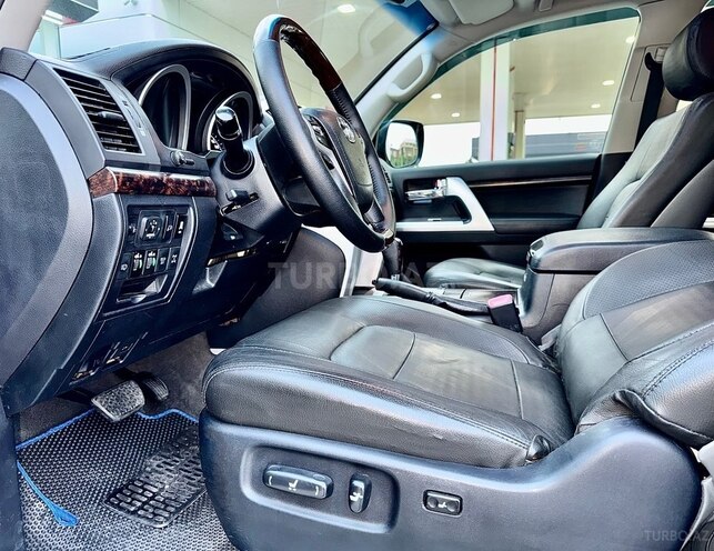 Toyota Land Cruiser-19