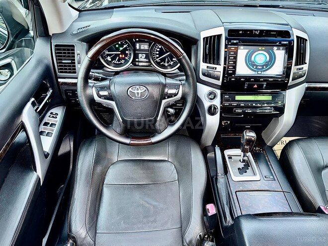 Toyota Land Cruiser-18