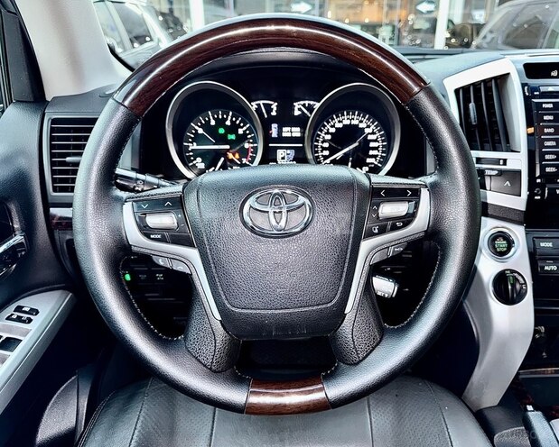 Toyota Land Cruiser-21