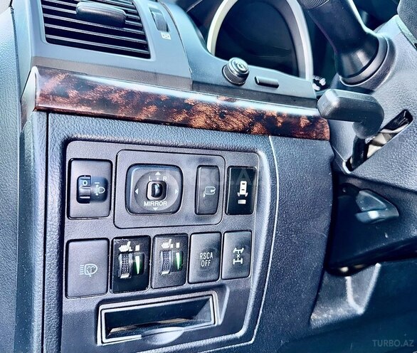 Toyota Land Cruiser-12