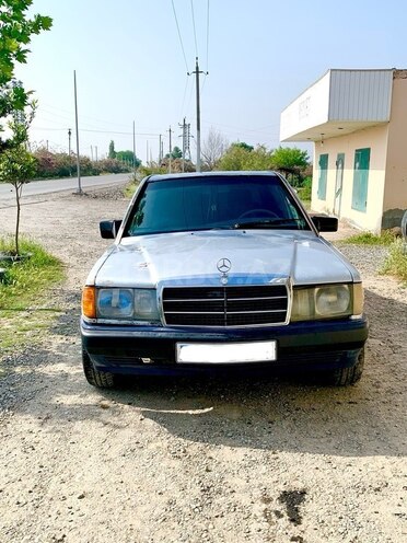 Mercedes 190 1990, 432,112 km - 2.0 l - Salyan