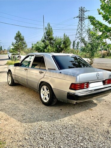 Mercedes 190 1990, 432,112 km - 2.0 l - Salyan
