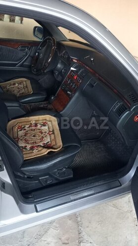 Mercedes E 280 2001, 557,680 km - 2.8 l - Ağstafa