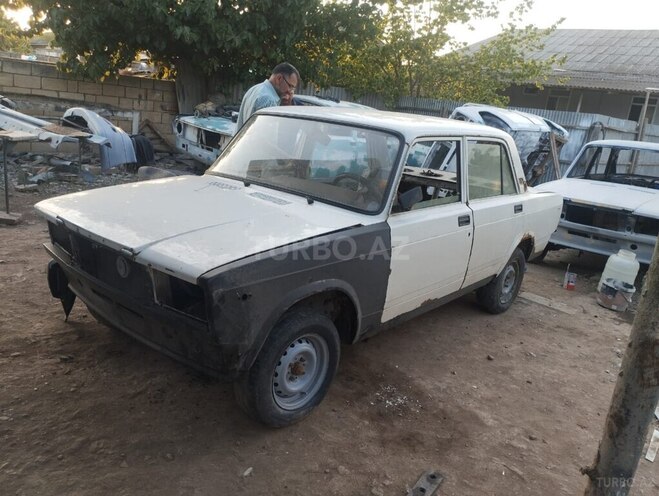 LADA (VAZ) 2107 2004, 67,500 km - 1.6 л - Salyan