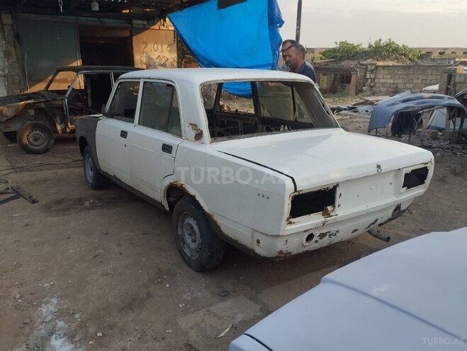 LADA (VAZ) 2107 2004, 67,500 km - 1.6 л - Salyan