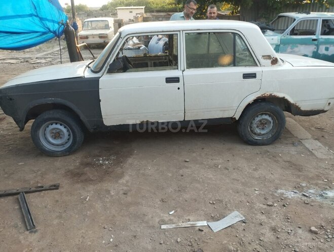 LADA (VAZ) 2107 2004, 67,500 km - 1.6 л - Salyan