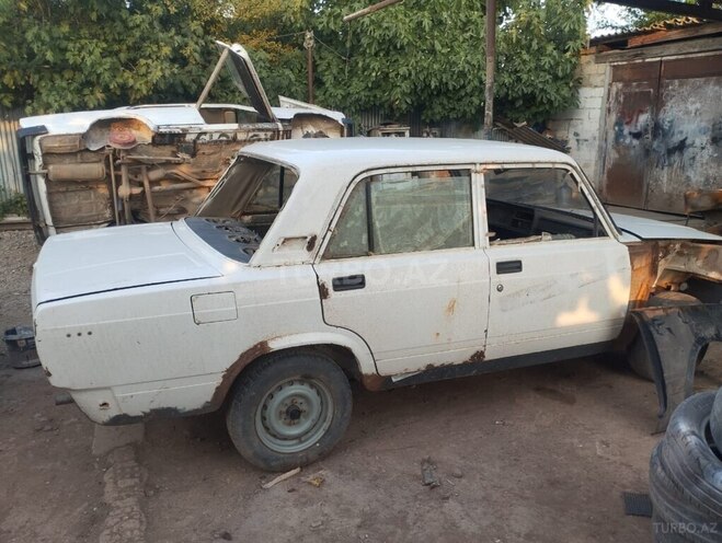 LADA (VAZ) 2107 2004, 67,500 km - 1.6 л - Salyan