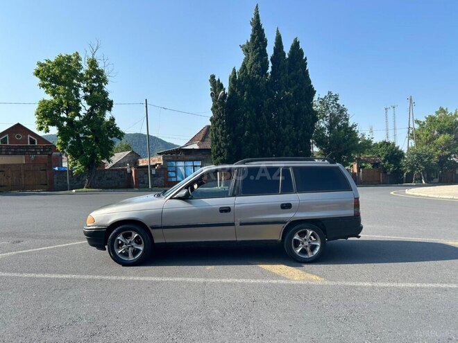 Opel Astra 1992, 225,700 km - 1.6 l - Qax