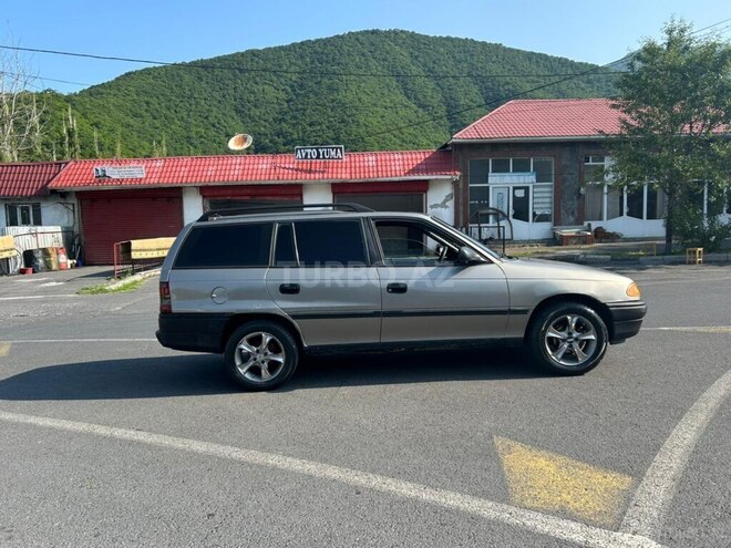 Opel Astra 1992, 225,700 km - 1.6 l - Qax