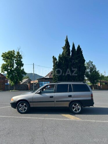 Opel Astra 1992, 225,700 km - 1.6 l - Qax