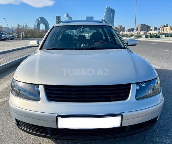 Volkswagen Passat-1