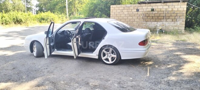 Mercedes E 220 d 2000, 135,712 km - 2.2 l - Biləsuvar
