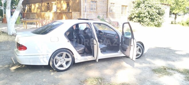 Mercedes E 220 d 2000, 135,712 km - 2.2 l - Biləsuvar