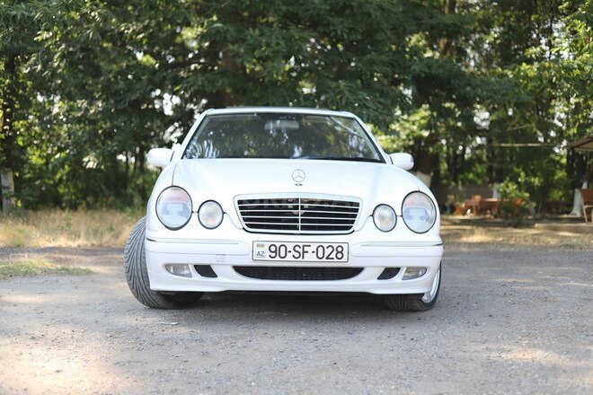 Mercedes E 220 d 2000, 135,712 km - 2.2 l - Biləsuvar