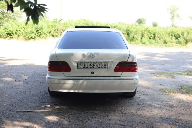 Mercedes E 220 d 2000, 135,712 km - 2.2 l - Biləsuvar