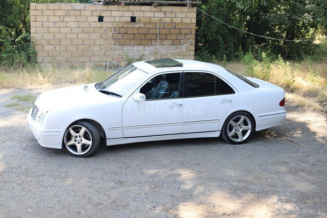 Mercedes E 220 d 2000, 135,712 km - 2.2 l - Biləsuvar