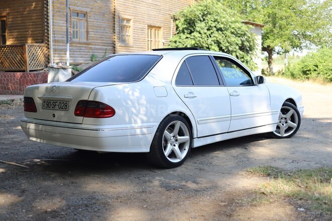 Mercedes E 220 d 2000, 135,712 km - 2.2 l - Biləsuvar