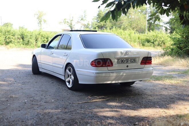 Mercedes E 220 d 2000, 135,712 km - 2.2 l - Biləsuvar