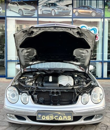 Mercedes E 220 d-3