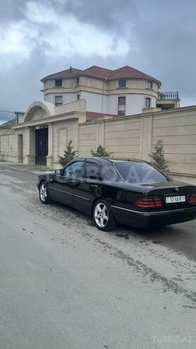 Mercedes E 240 1999, 393,000 km - 2.4 l - Bakı