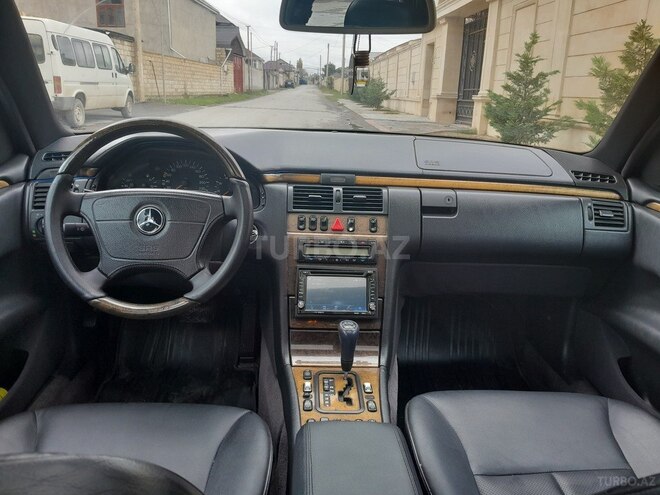 Mercedes E 240 1999, 393,000 km - 2.4 l - Bakı