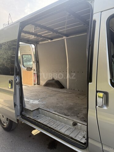 Ford Transit-11