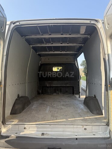Ford Transit-13