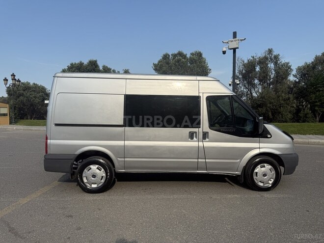 Ford Transit-8