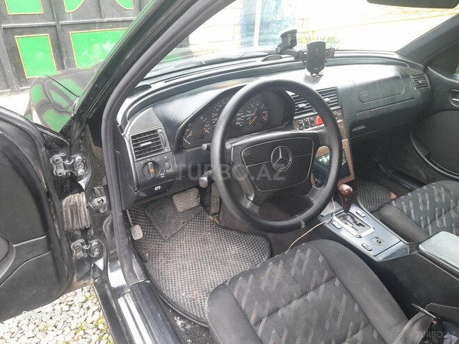 Mercedes C 240 1998, 606,387 km - 2.4 l - Quba