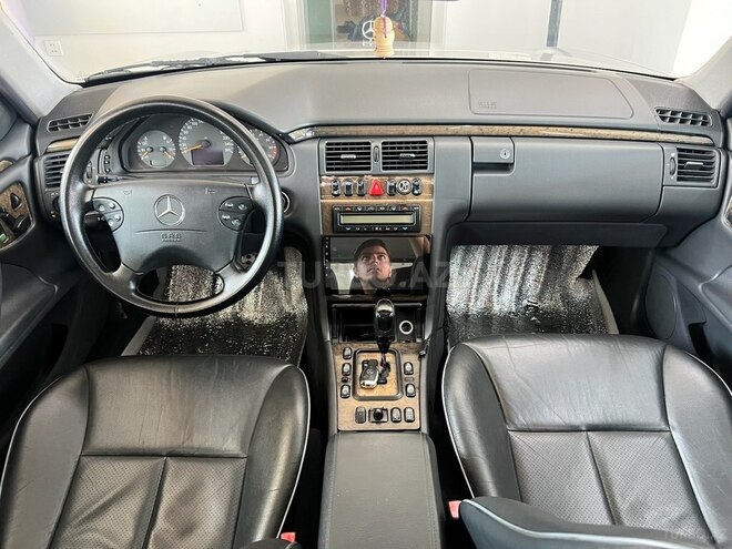 Mercedes E 320 1999, 192,000 km - 3.2 л - Bakı