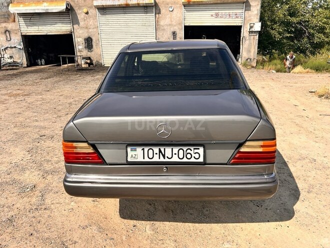 Mercedes E 250 1992, 121,243 km - 2.5 l - Beyləqan