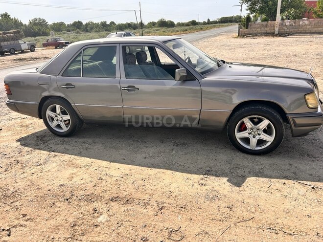 Mercedes E 250 1992, 121,243 km - 2.5 l - Beyləqan