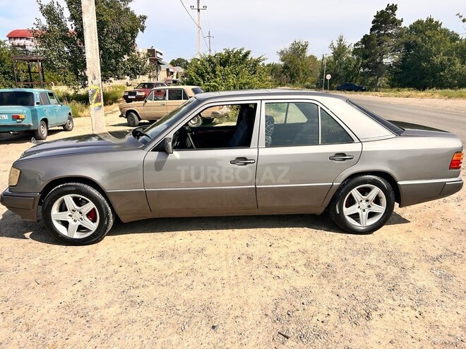 Mercedes E 250 1992, 121,243 km - 2.5 l - Beyləqan