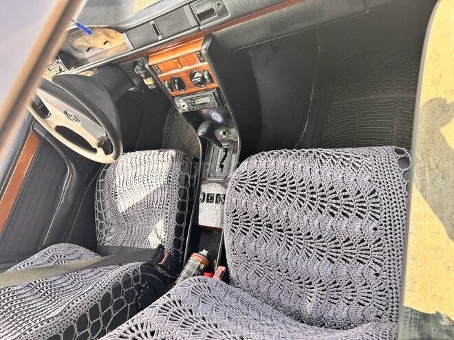 Mercedes E 250 1992, 121,243 km - 2.5 l - Beyləqan