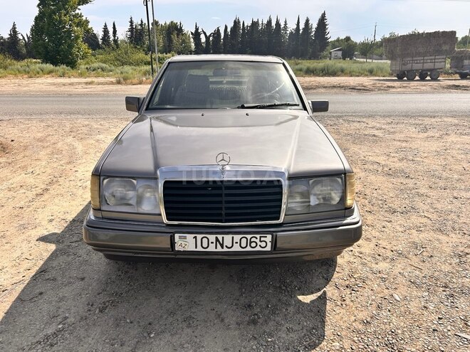 Mercedes E 250 1992, 121,243 km - 2.5 l - Beyləqan