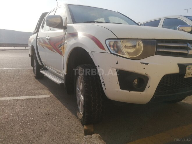 Mitsubishi L200 2013, 350,000 km - 2.5 l - Bakı