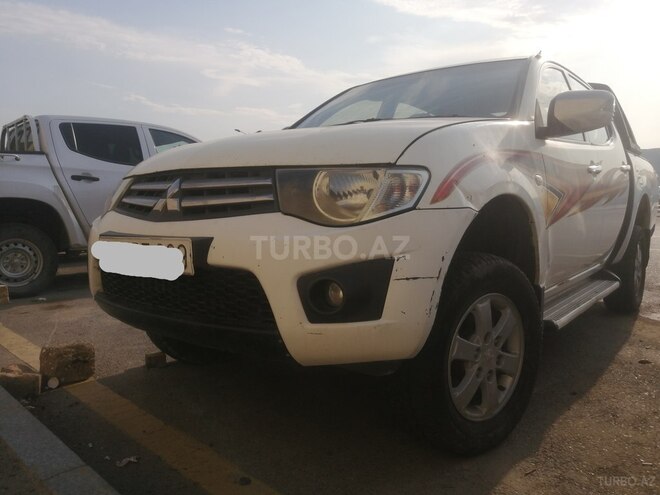 Mitsubishi L200 2013, 350,000 km - 2.5 l - Bakı
