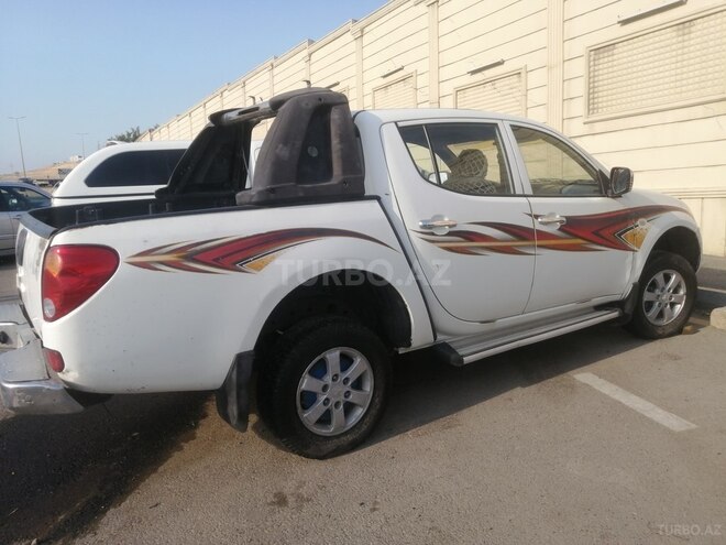 Mitsubishi L200 2013, 350,000 km - 2.5 l - Bakı