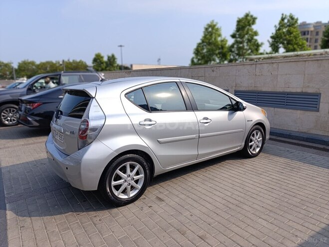 Toyota Prius C-8