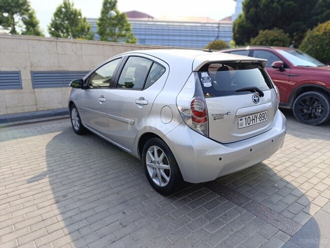 Toyota Prius C-6