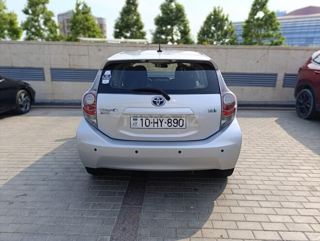 Toyota Prius C-7