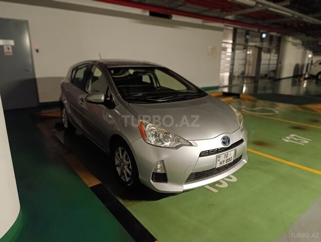 Toyota Prius C-10