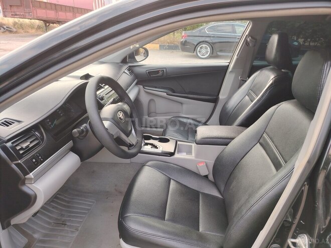Toyota Camry-13