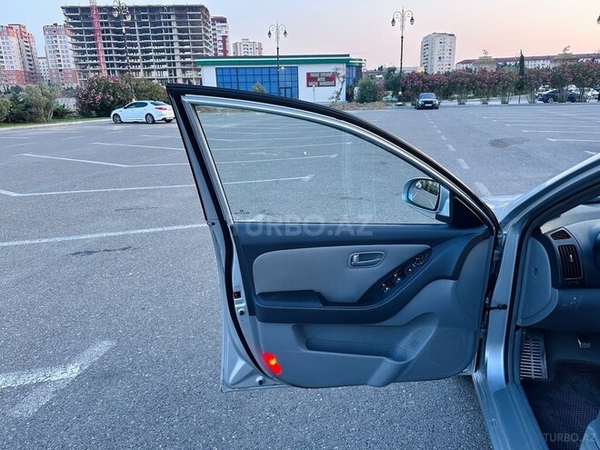Hyundai Elantra-14