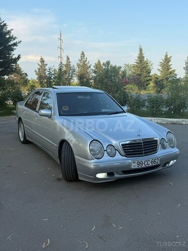 Mercedes E 320 2000, 434,000 km - 3.2 l - Yevlax